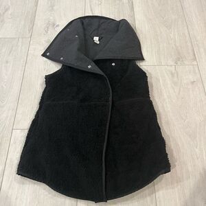 Ivivva by Lululemon girl's reversible fuzzy vest size 12